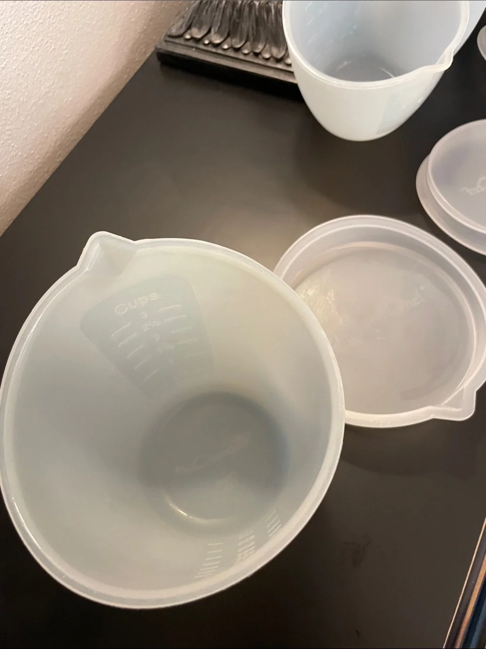 Like New The Pampered Chef Set of 3 Silicone Prep Measuring Bowls with Lids